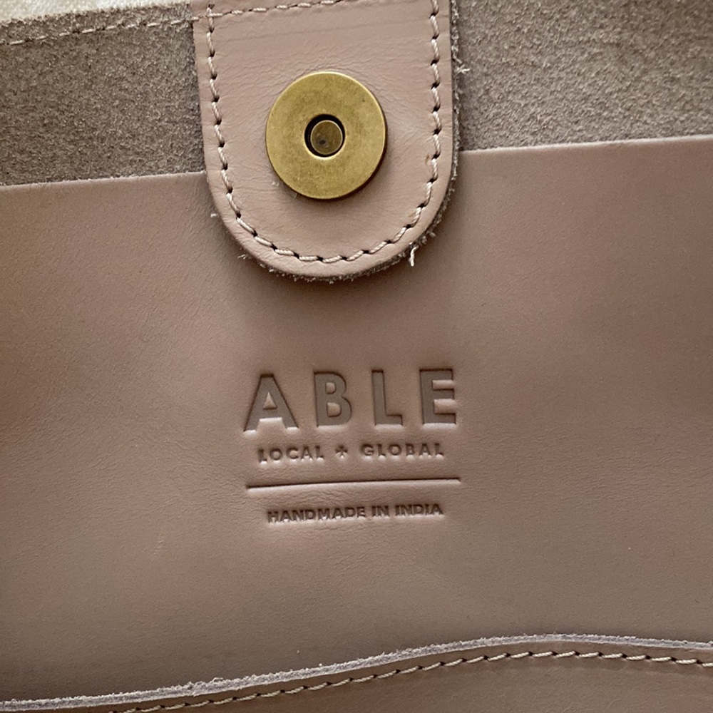 Able Tote - image 2